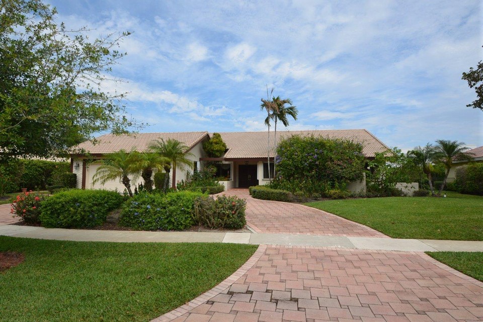 7619 Estrella Cir